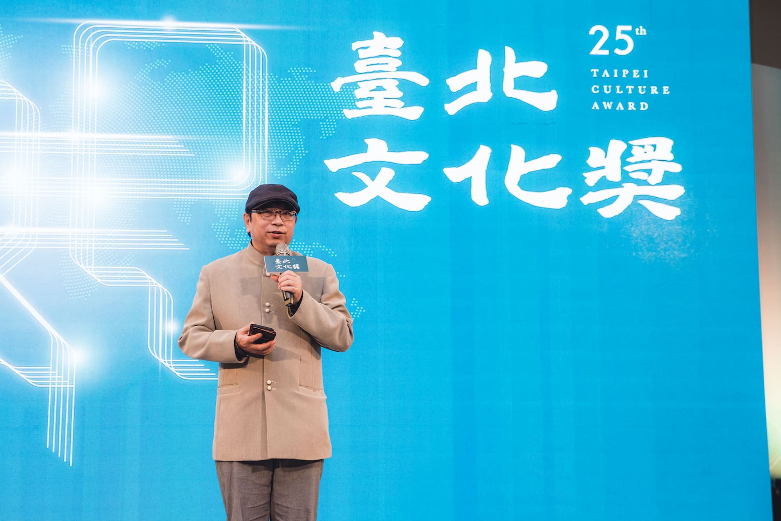 第25屆臺北文化獎得主：新媒體藝術大師—黃心健