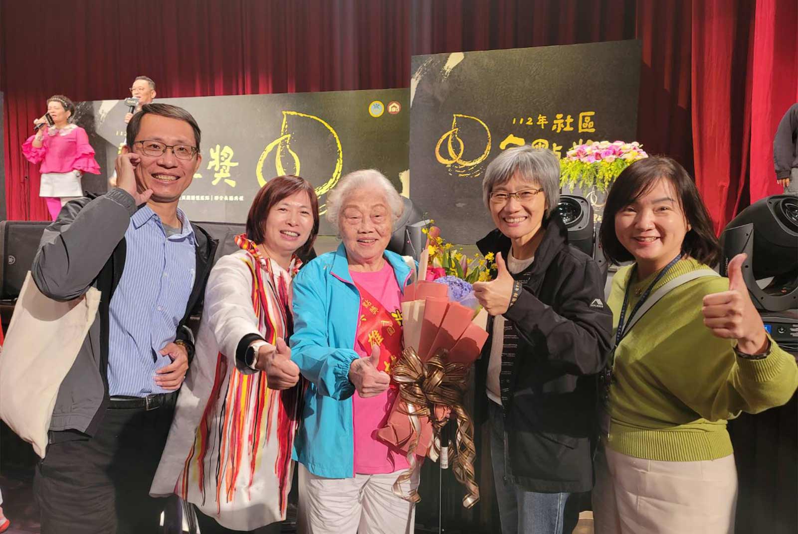 高齡友善社區 社區據點 共生社區 獨居老人 社會安全網 孤獨死 孤獨處方箋