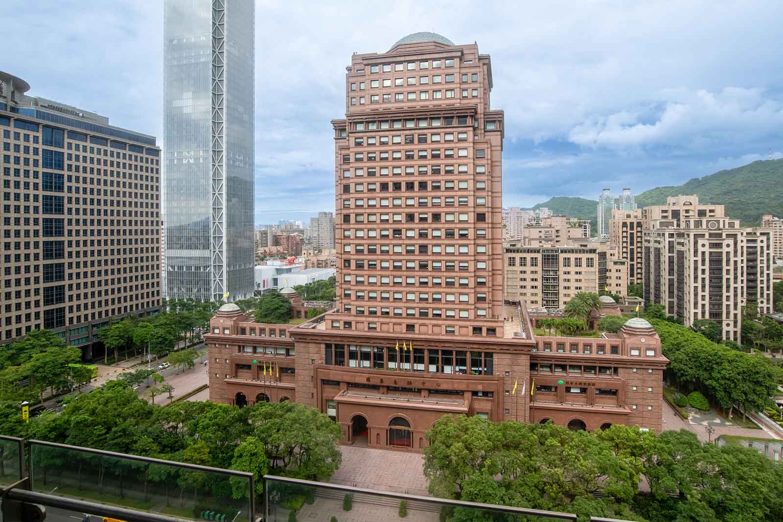 國泰金-治理風波-資產管理-國泰金總部