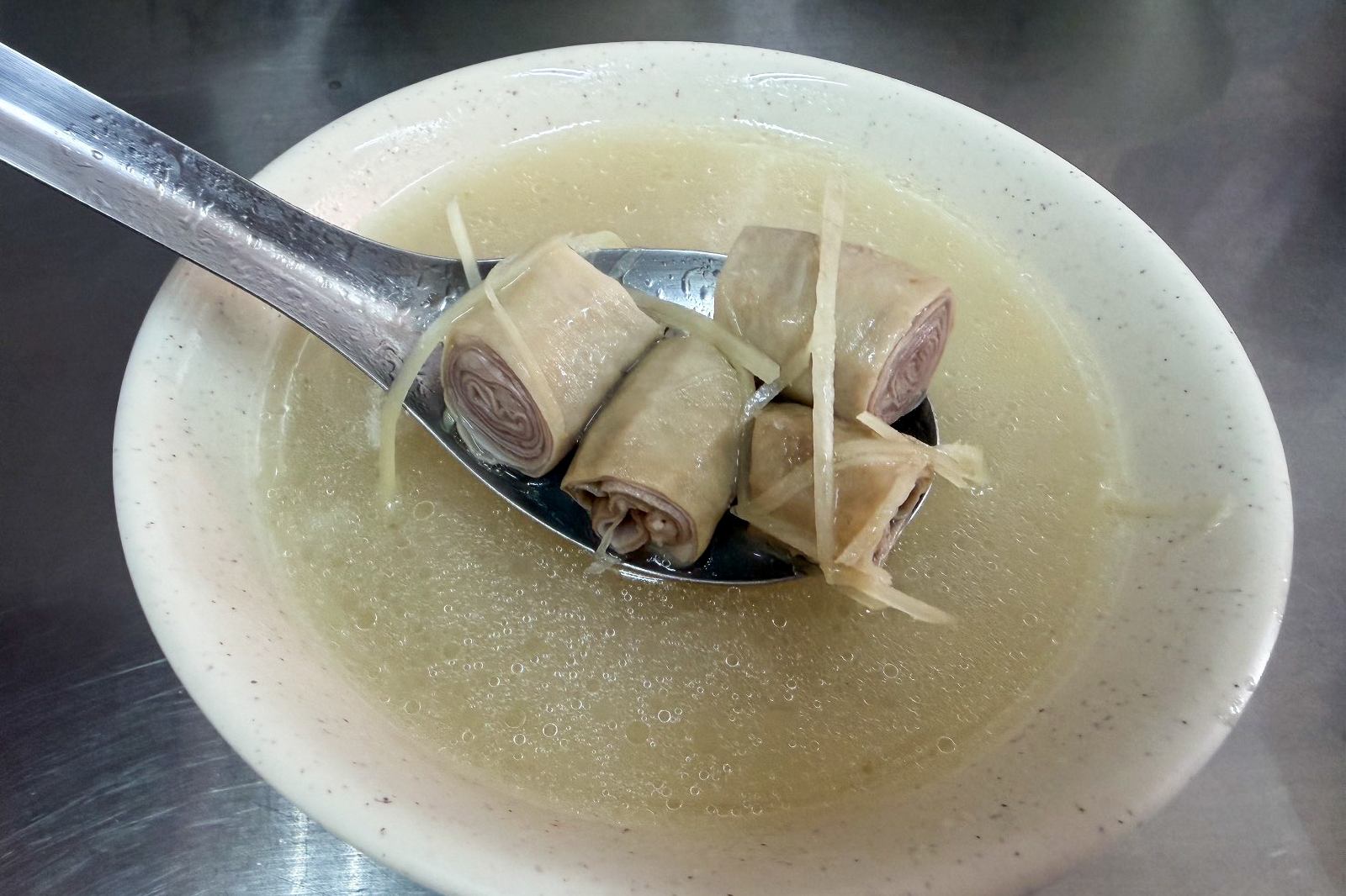西六號碼頭麵店五層豬腸湯