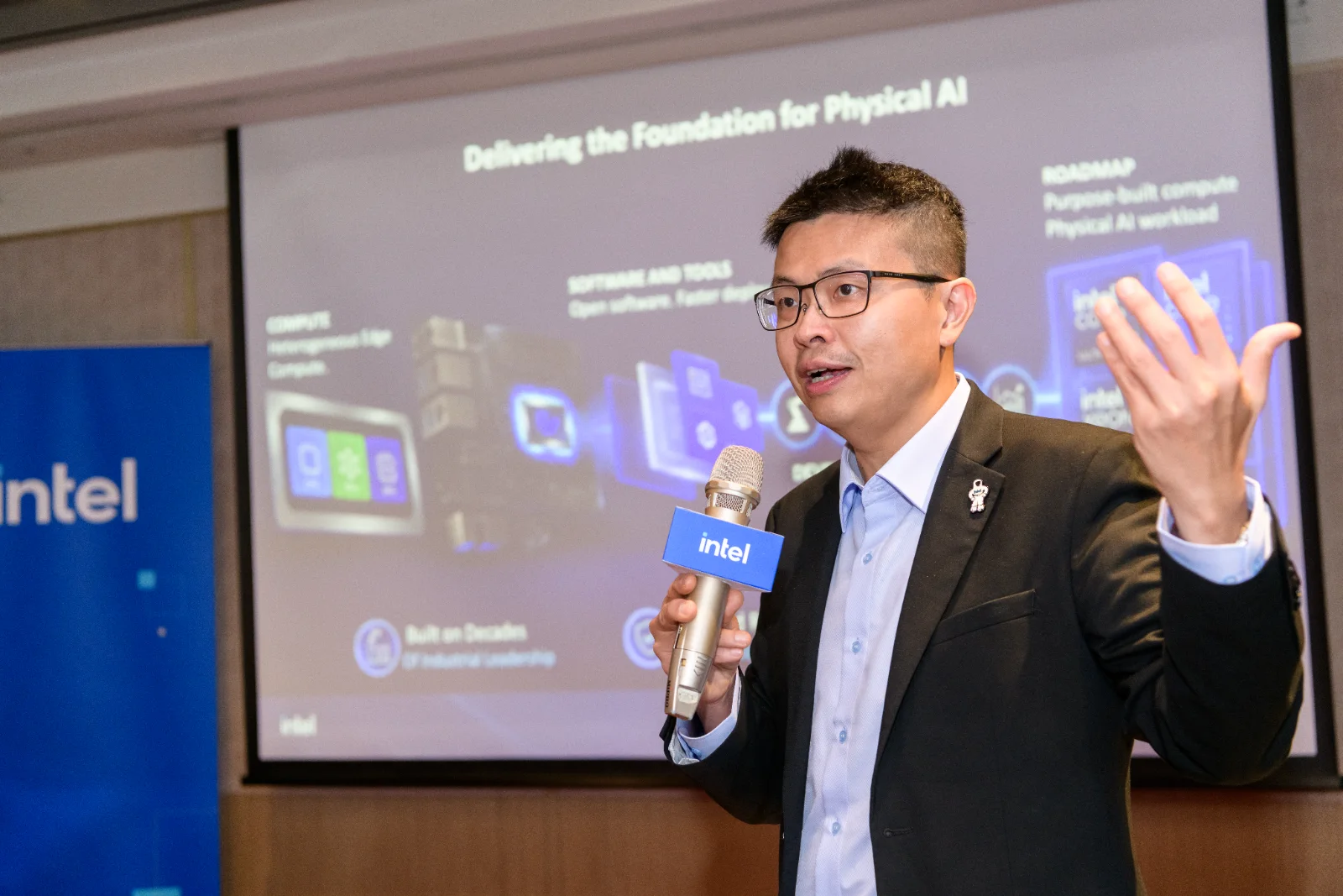 英特爾-Intel-AI機器人-杜唯揚