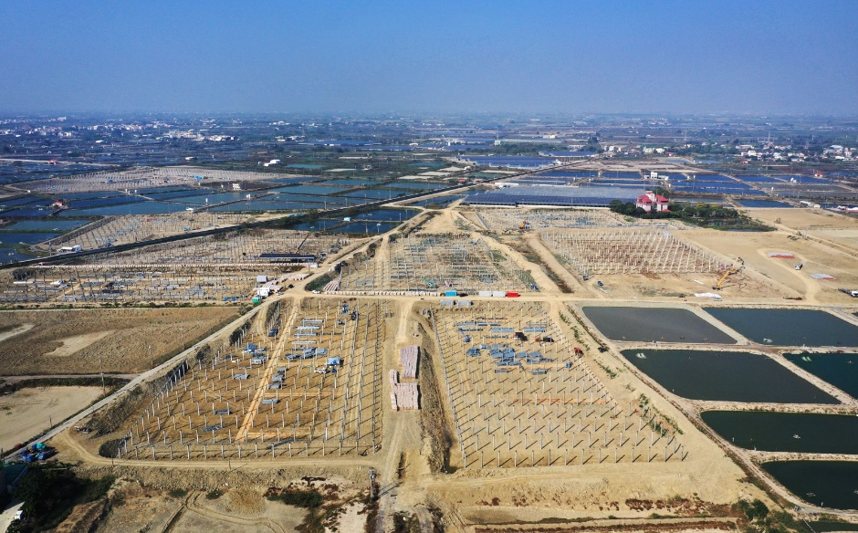 「我兩年沒頭路了」小漁民被光電大戶逼走　南台灣漁電共生亂象｜《天下雜誌》x TVBS《午間FOCUS全球新聞》｜政經趨勢｜天下雜誌video
