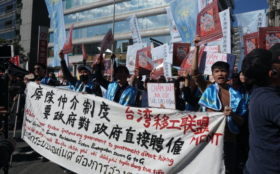 第一人稱視角體驗殺死移工的過程　《九槍》導演蔡崇隆：你沒中彈，為何覺得痛？｜獨立評論｜闖天下Podcast｜Podcast｜天下雜誌video